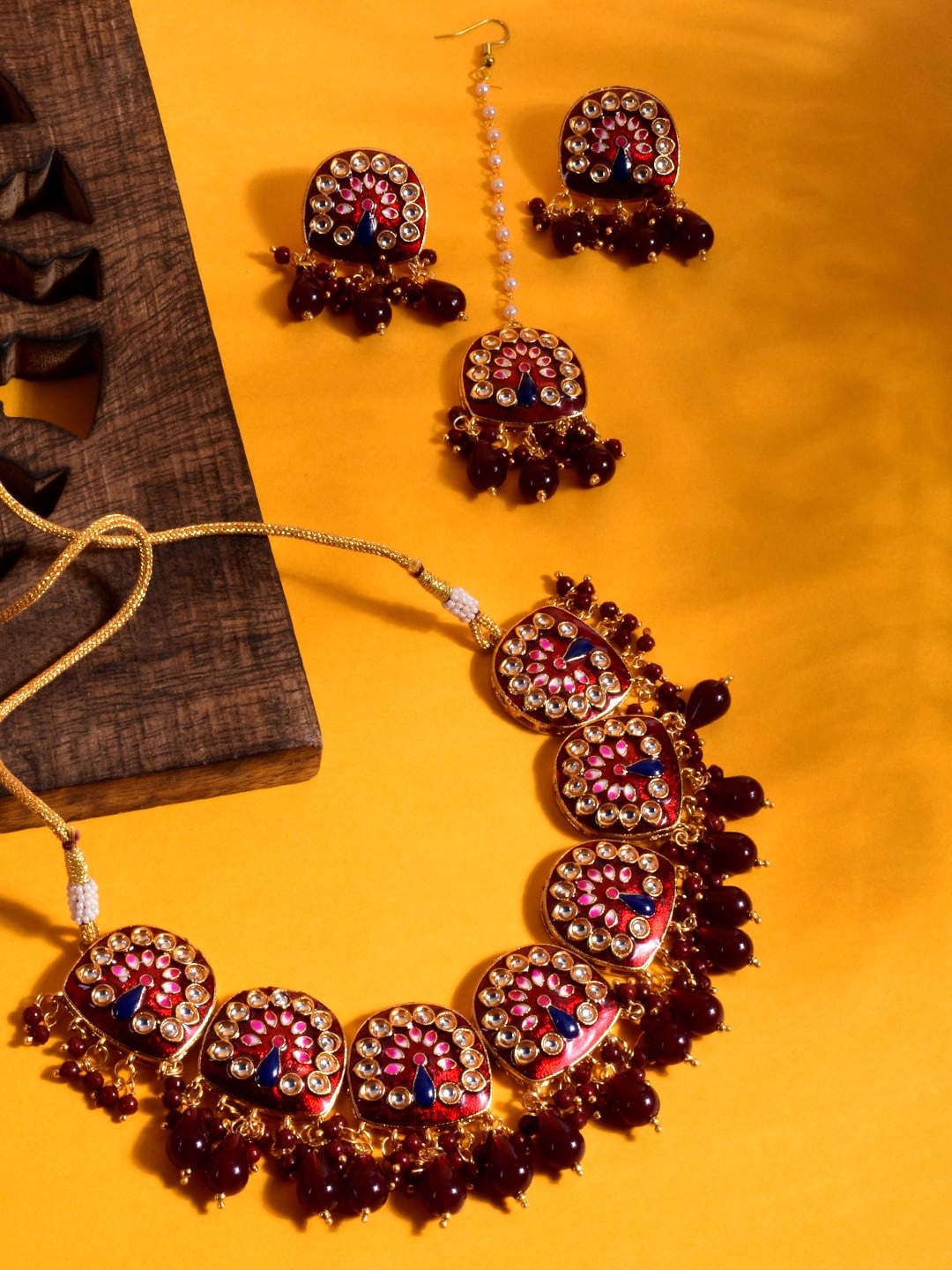 

STEORRA JEWELS Women Red Gold Plated Kundan Studed Choker Jewellery Set