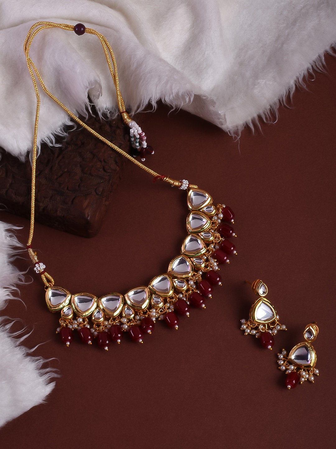 

STEORRA JEWELS Gold-Plated Red-Coloured White Kundan Studded Choker Necklace Set