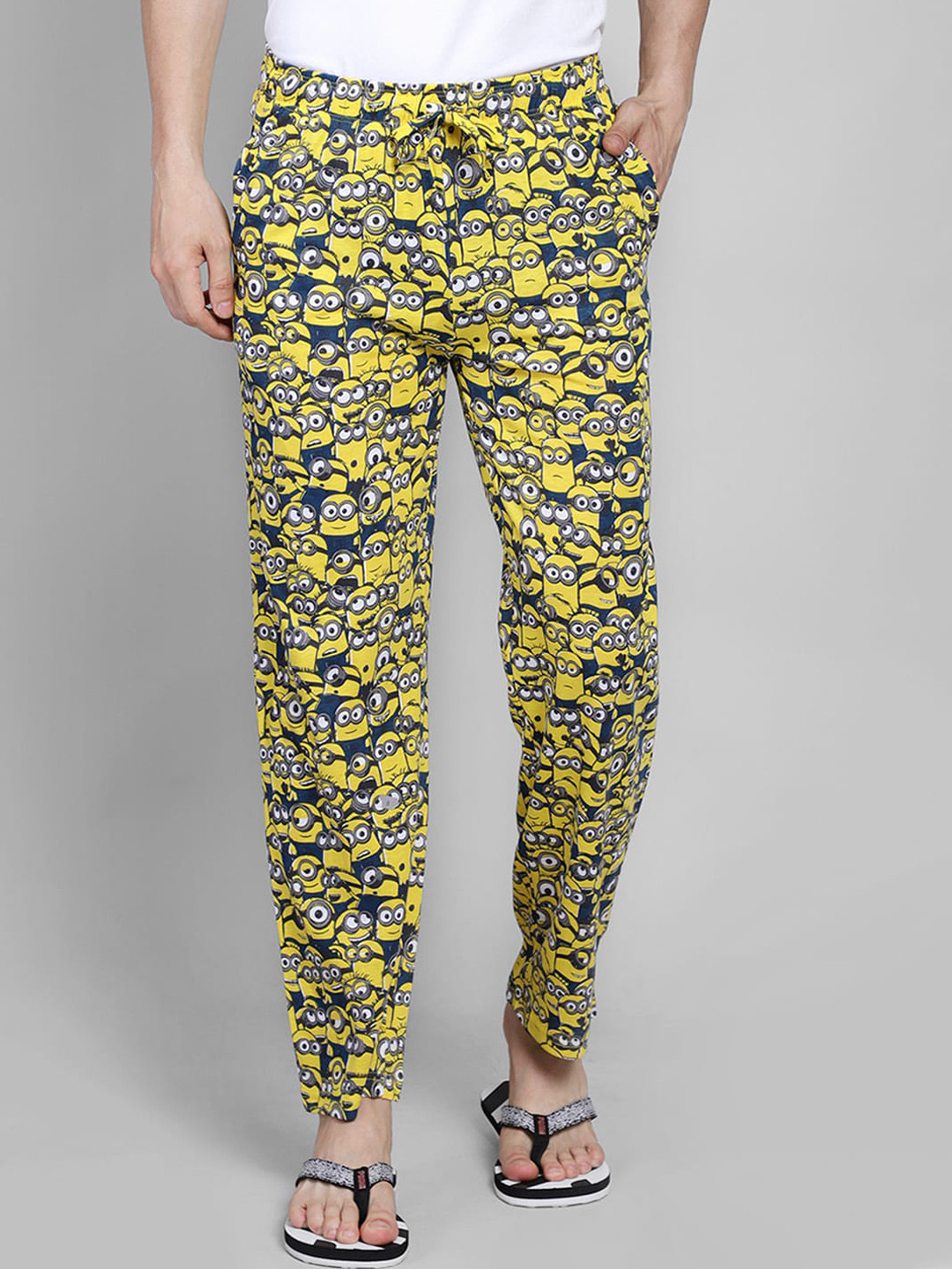 

Free Authority Men Yellow & Navy Blue Minions Featured Pajama