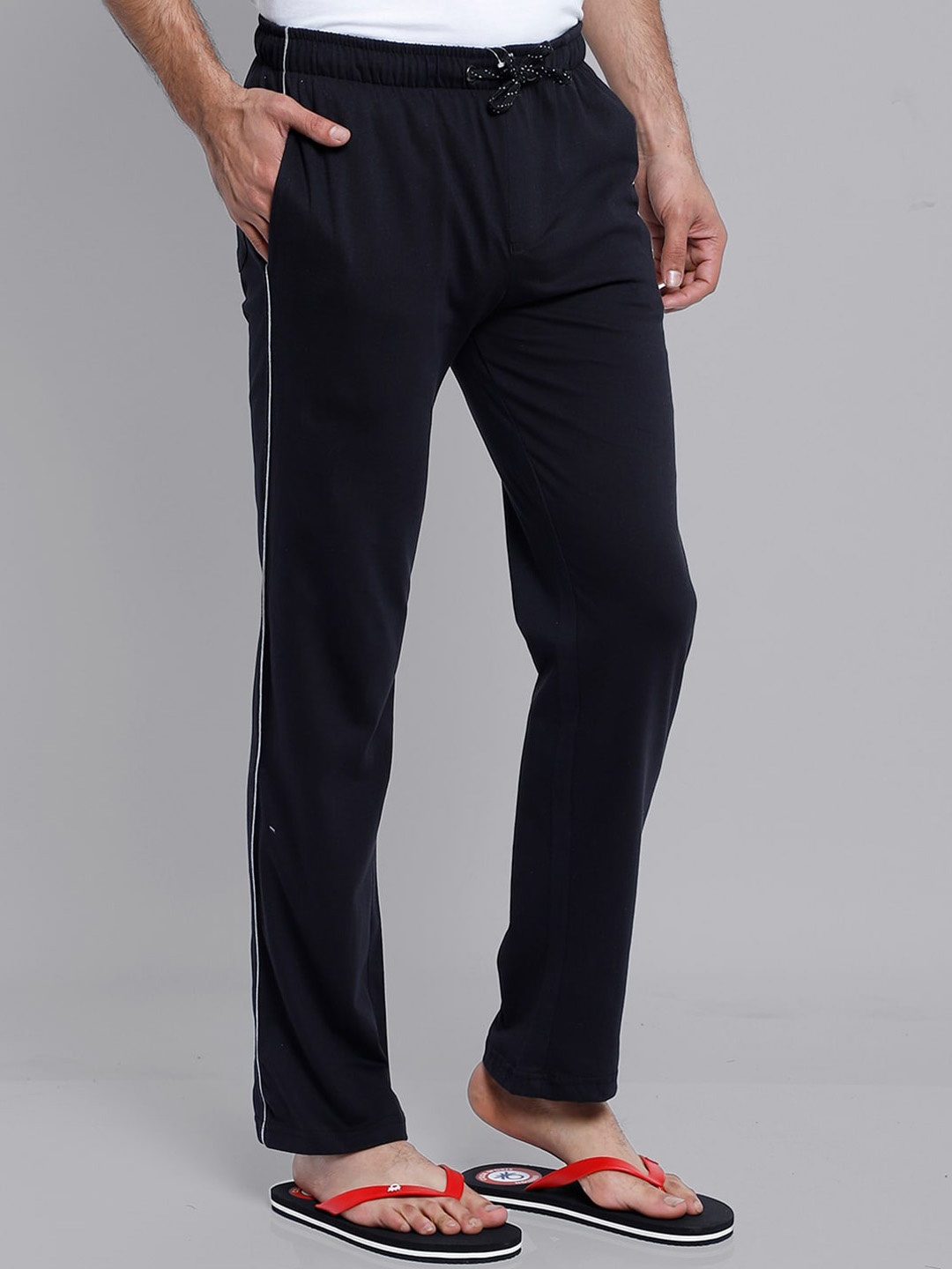 

Free Authority Men Black F.R.I.E.N.D.S Printed Cotton Lounge Pants