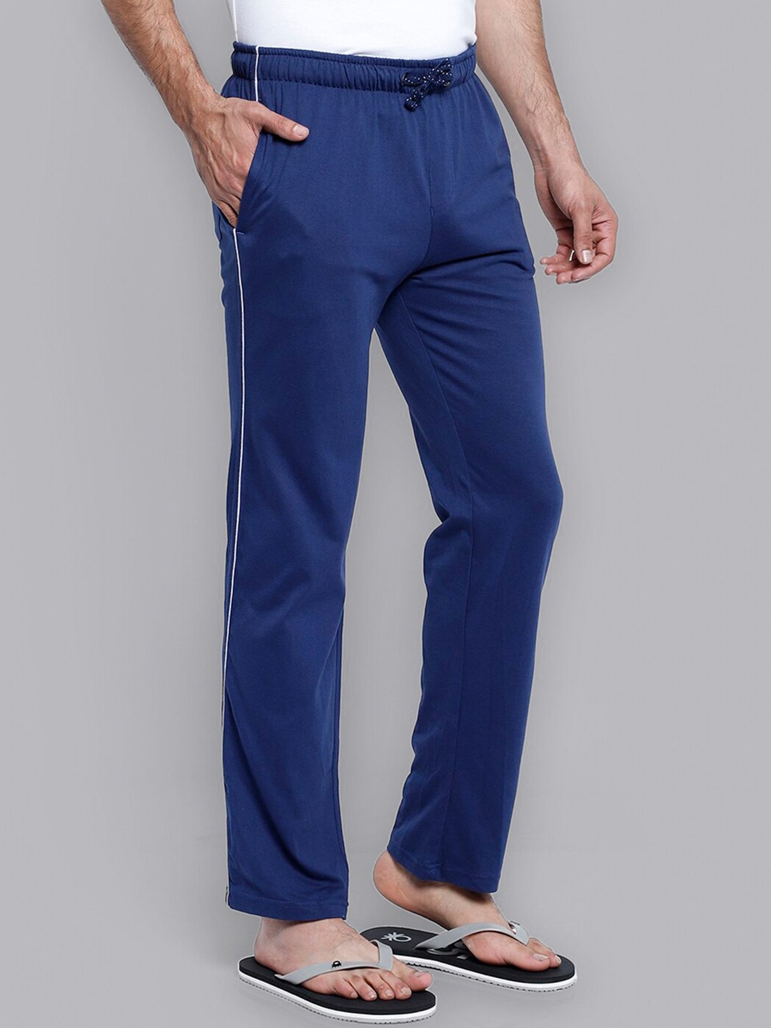 

Free Authority Men Navy Blue Superman Featured Lounge Pants
