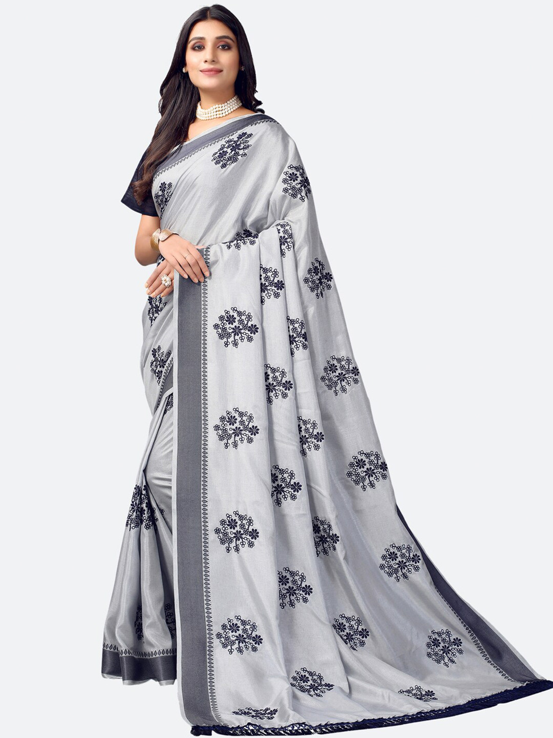 

Satrani Grey & Black Floral Embroidered Saree
