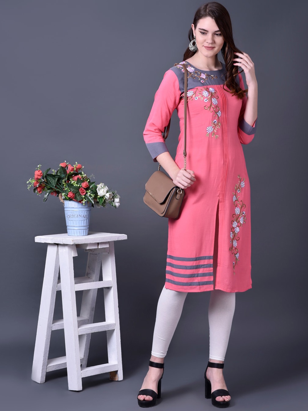 

Ziva Fashion Women Pink Geometric Flared Sleeves Thread Work Kurta