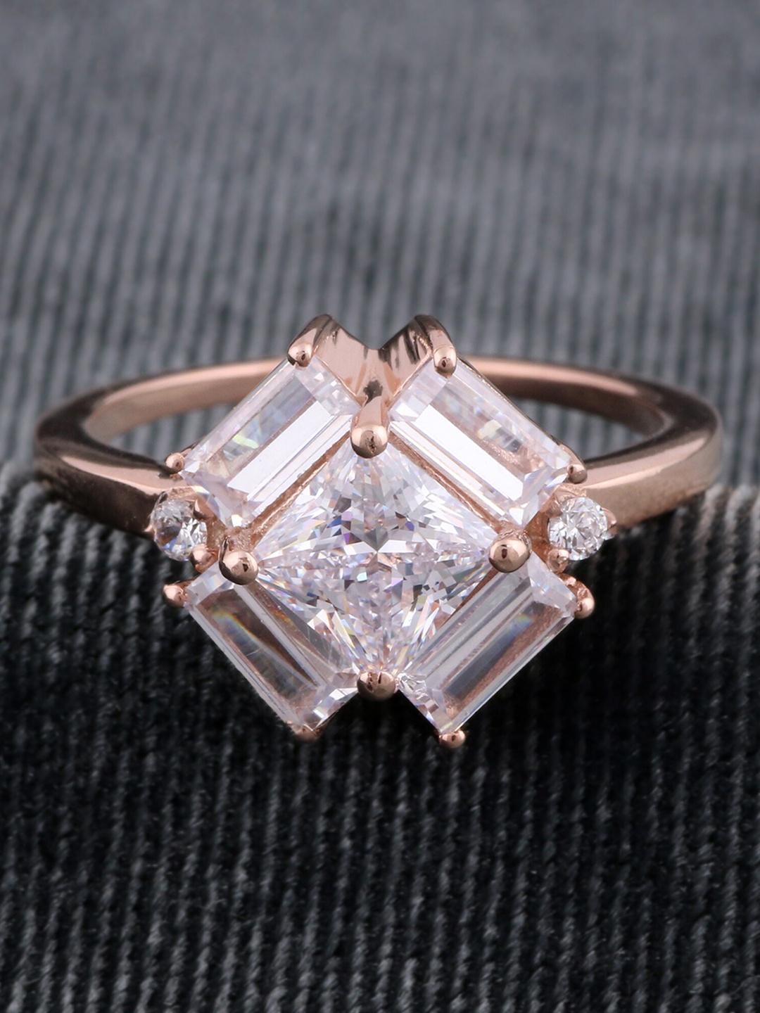 

Silgo Rose Gold-Plated Zirconia Studded Ring