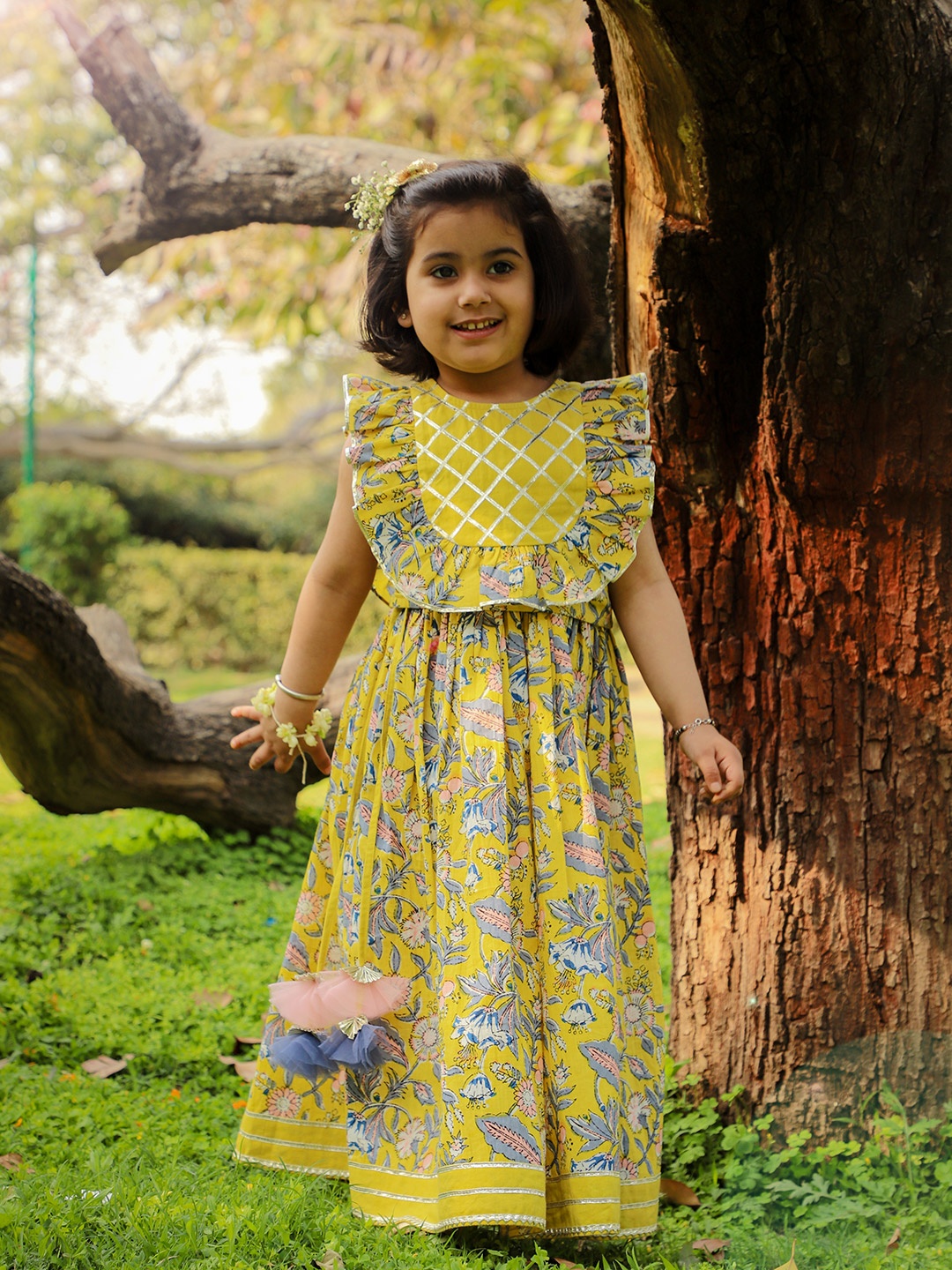 

LIL DRAMA Girls Yellow & White Printed Ready to Wear Lehenga &