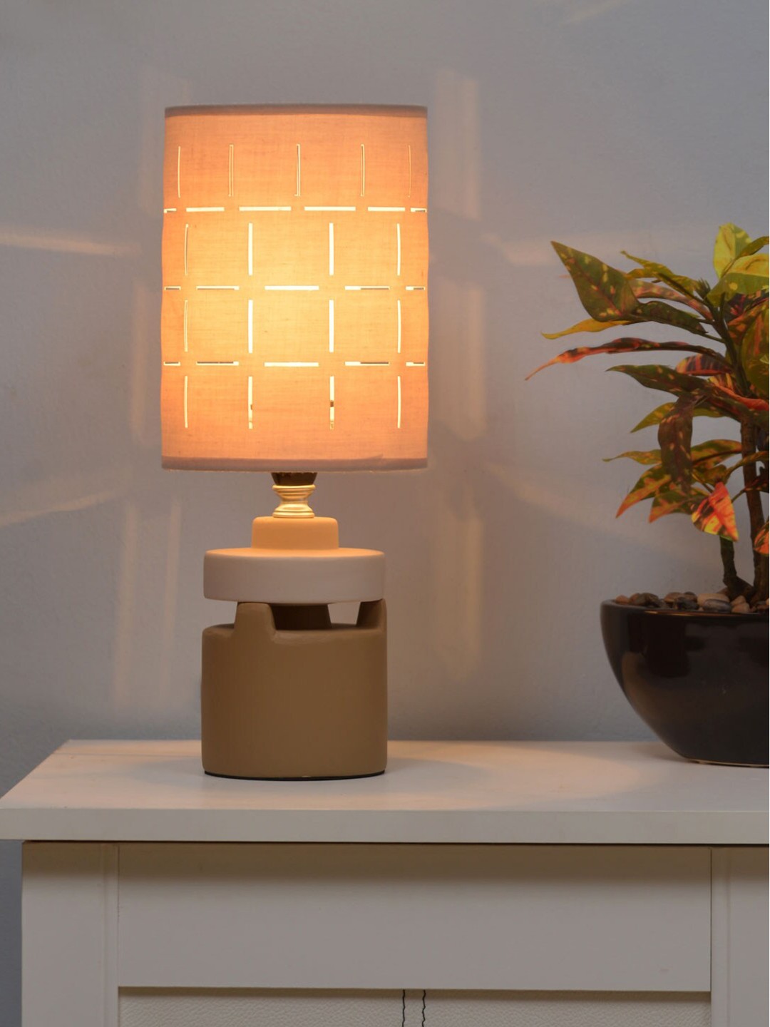 

Athome by Nilkamal Beige & Brown Table Lamp