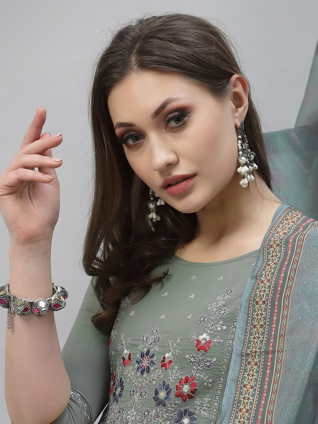 

SANISA Women Olive Green Angrakha Thread Work Kurti with Trousers & With Dupatta