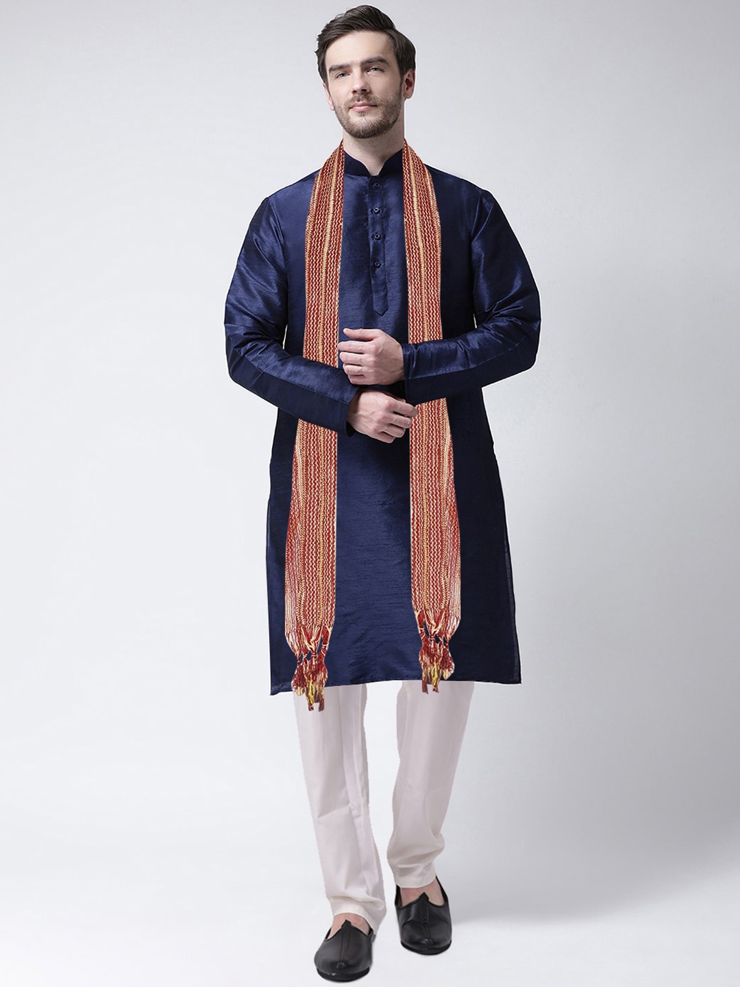 

SG LEMAN Men Navy Blue Raw Silk Kurta with Pyjamas & With Dupatta