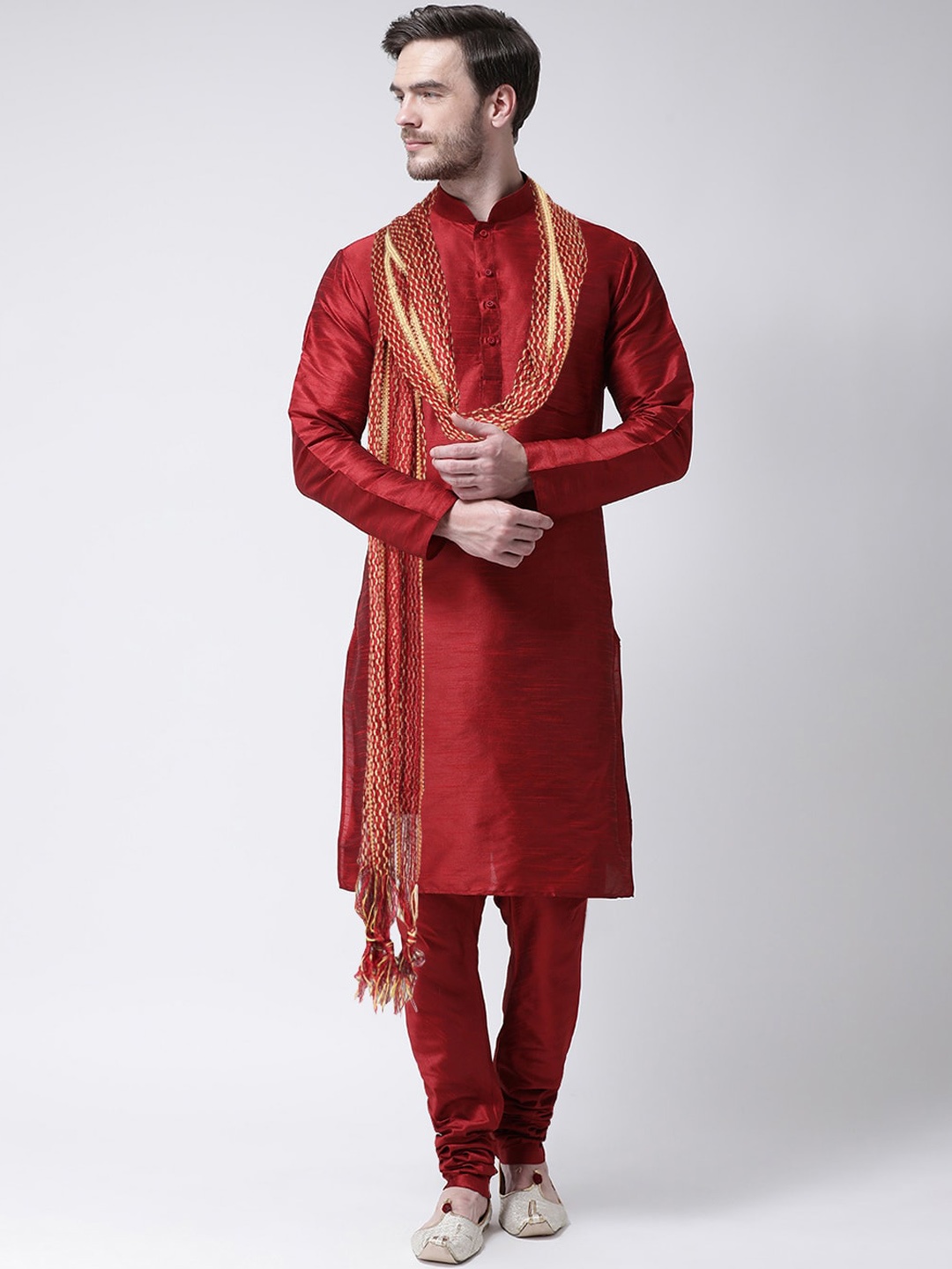 

SG LEMAN Men Maroon Embroidered Raw Silk Kurta with Pyjamas & With Dupatta