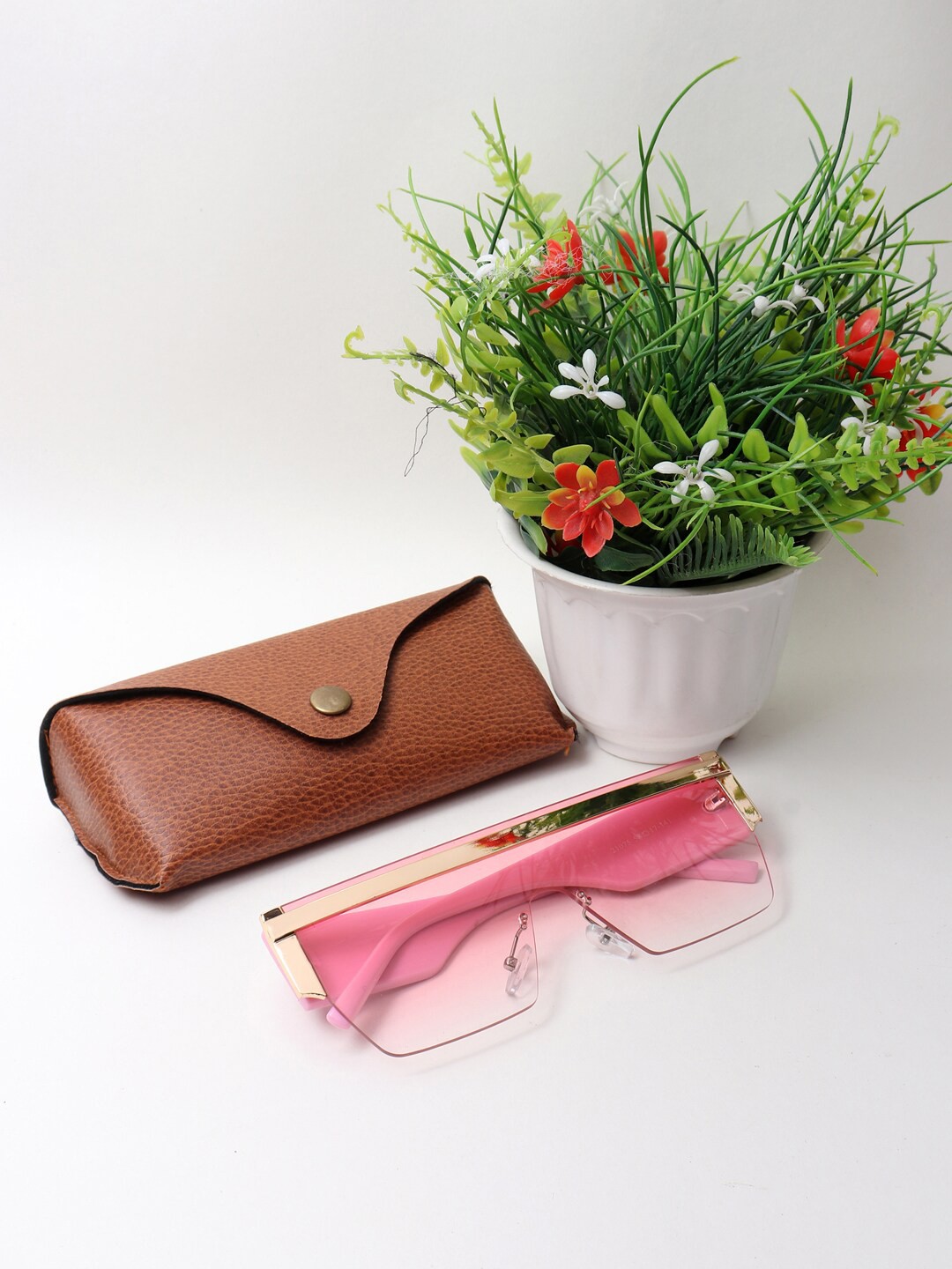 

CELEBRITY SUNGLASSES Unisex Pink Lens & Pink Aviator Sunglasses with UV Protected Lens