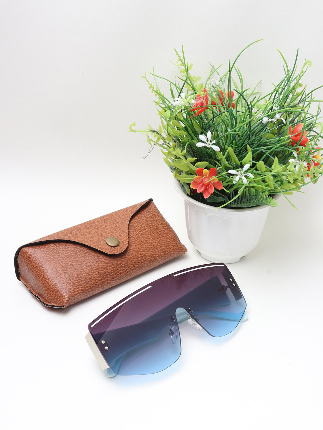 

CELEBRITY SUNGLASSES Unisex Blue Lens & Blue Aviator Sunglasses with UV Protected Lens