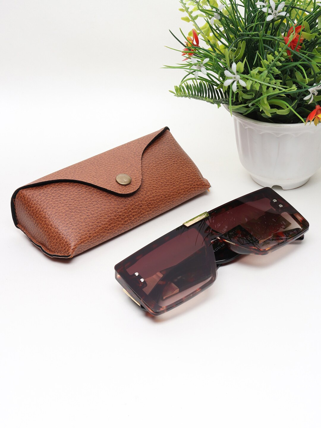 

CELEBRITY SUNGLASSES Unisex Brown Lens & Brown Browline Sunglasses with UV Protected Lens