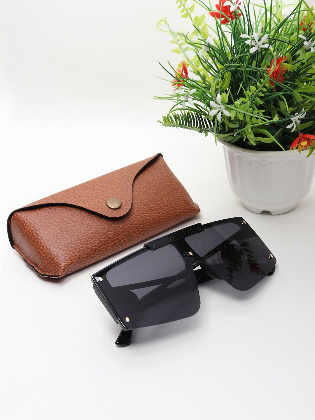 

CELEBRITY SUNGLASSES Unisex Black Lens & Black Other Sunglasses with UV Protected Lens