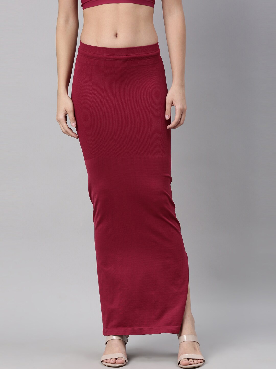 

GOLDSTROMS Women Burgundy Solid Saree Shapewear