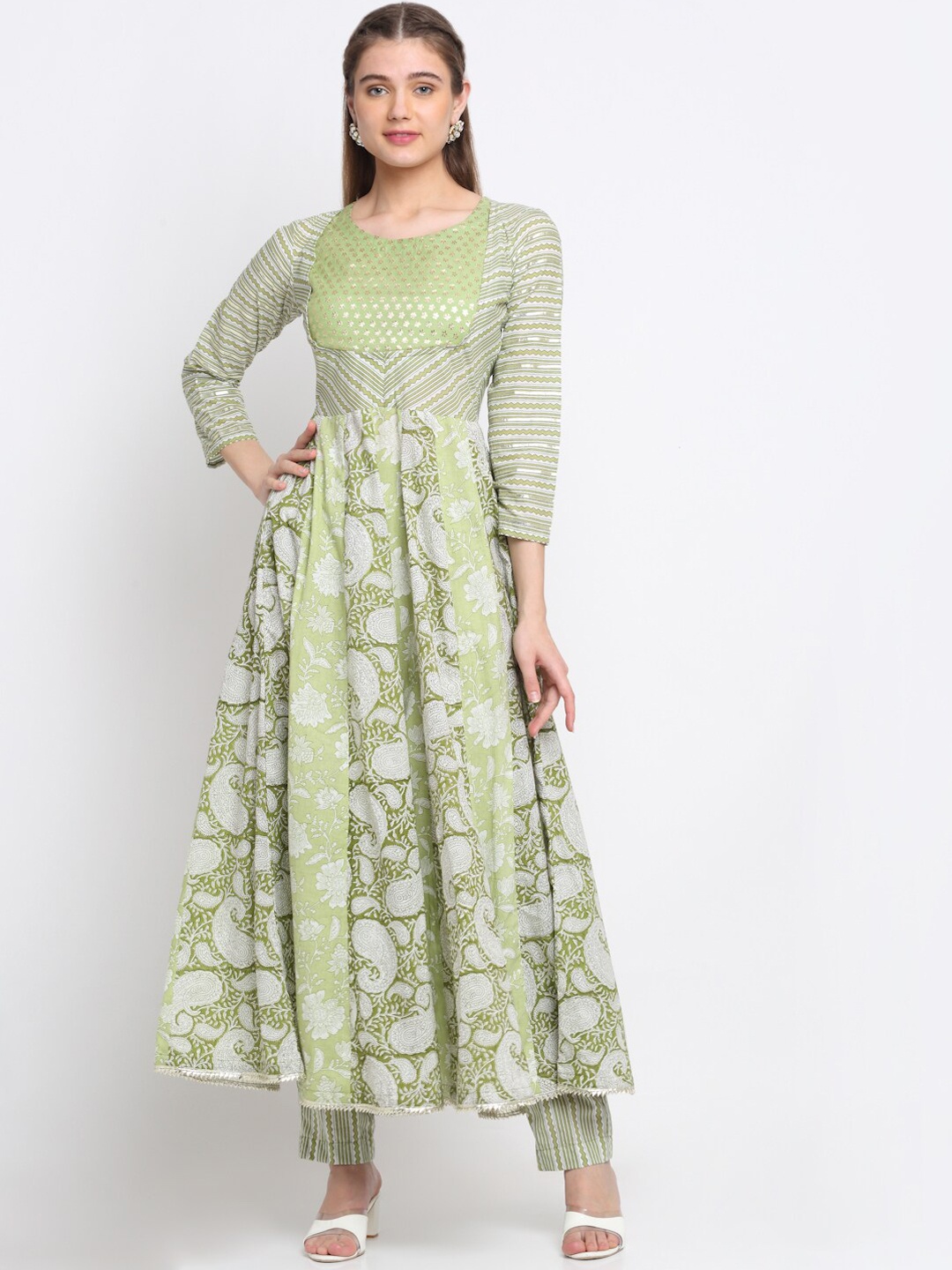 

anokherang Women Green Panelled Pure Cotton Kurti with Trousers