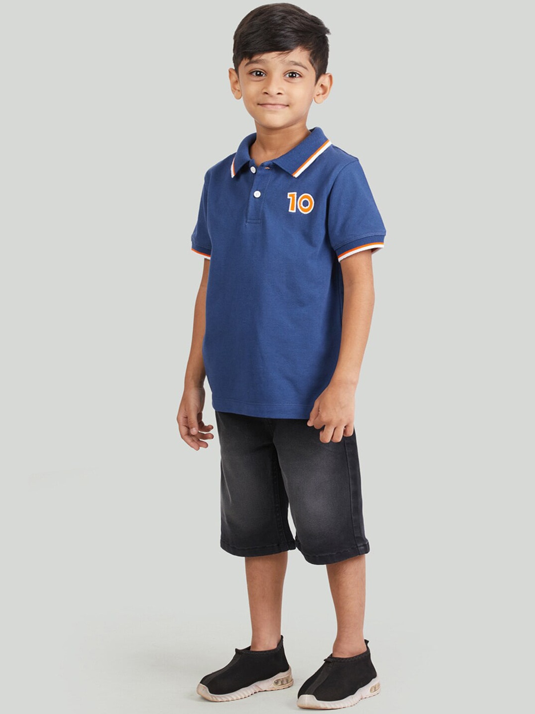 

Zalio Boys Blue T-shirt with Shorts