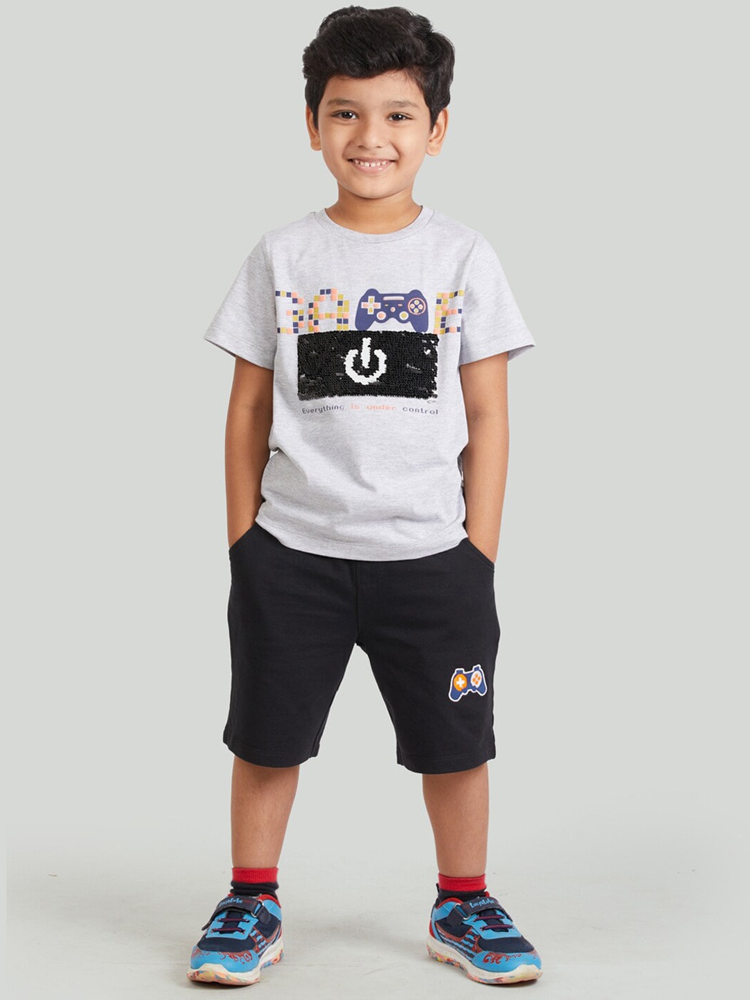 

Zalio Boys Grey & Black Checked T-shirt with Trousers