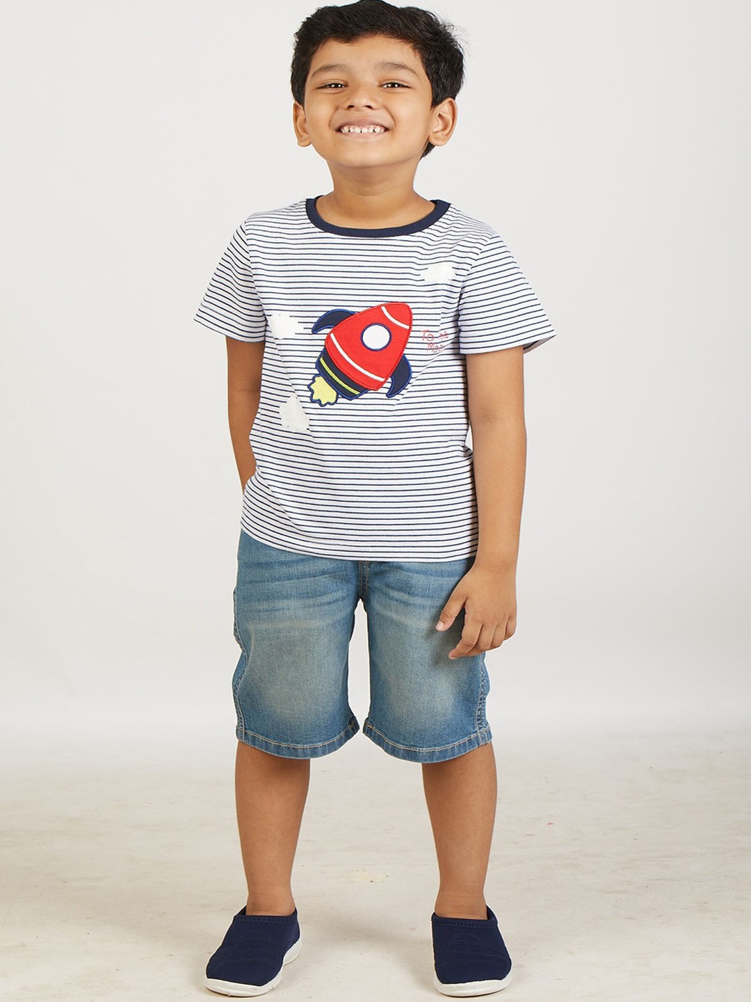 

Zalio Boys White & Blue Striped T-shirt with Shorts