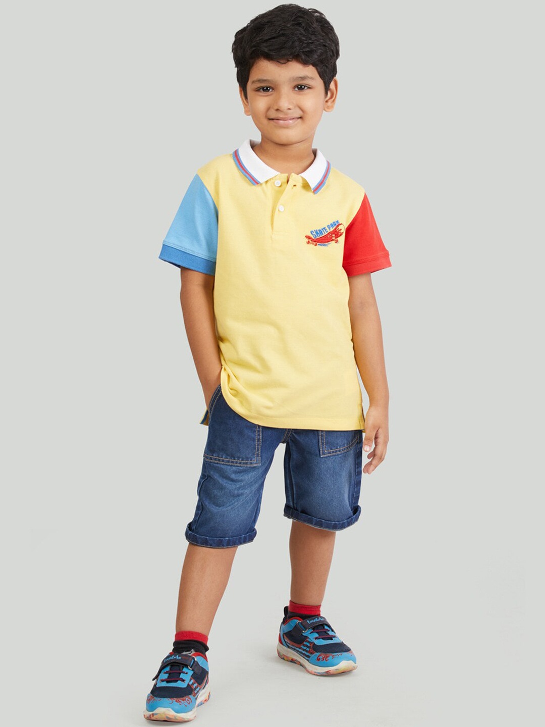 

Zalio Boys Multicoloured Printed T-shirt with Shorts, Multi