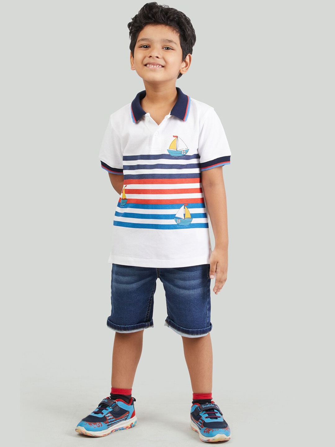 

Zalio Boys White & Blue Printed T-shirt with Shorts