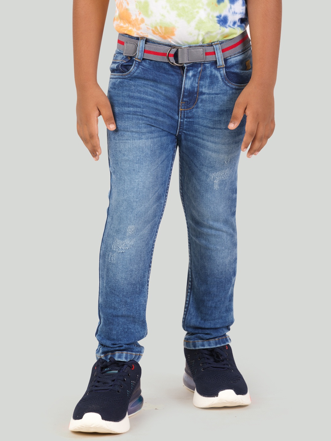 

Zalio Boys Blue Mildly Distressed Heavy Fade Jeans