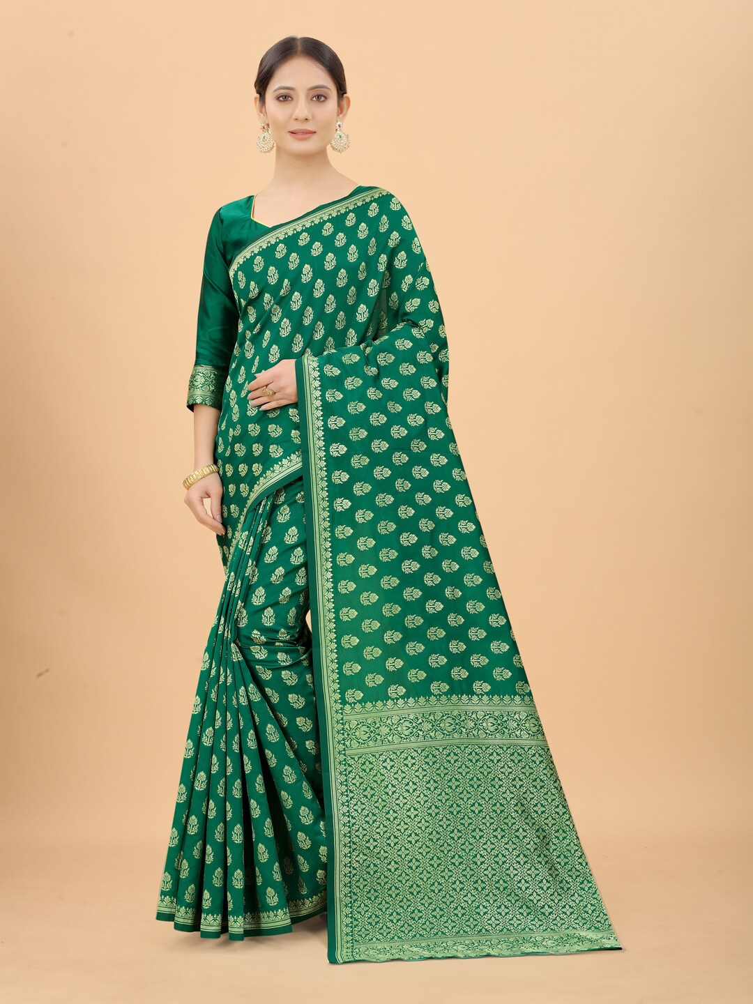 

SATYAM WEAVES Green & Gold-Toned Woven Design Zari Silk Cotton Banarasi Saree