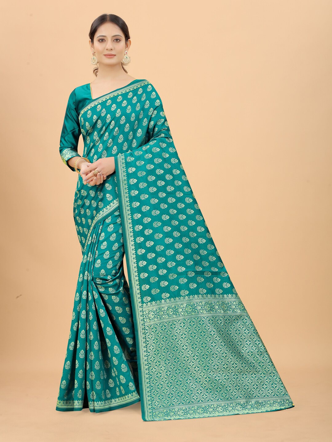 

SATYAM WEAVES Green & Silver-Toned Woven Design Zari Silk Cotton Banarasi Saree