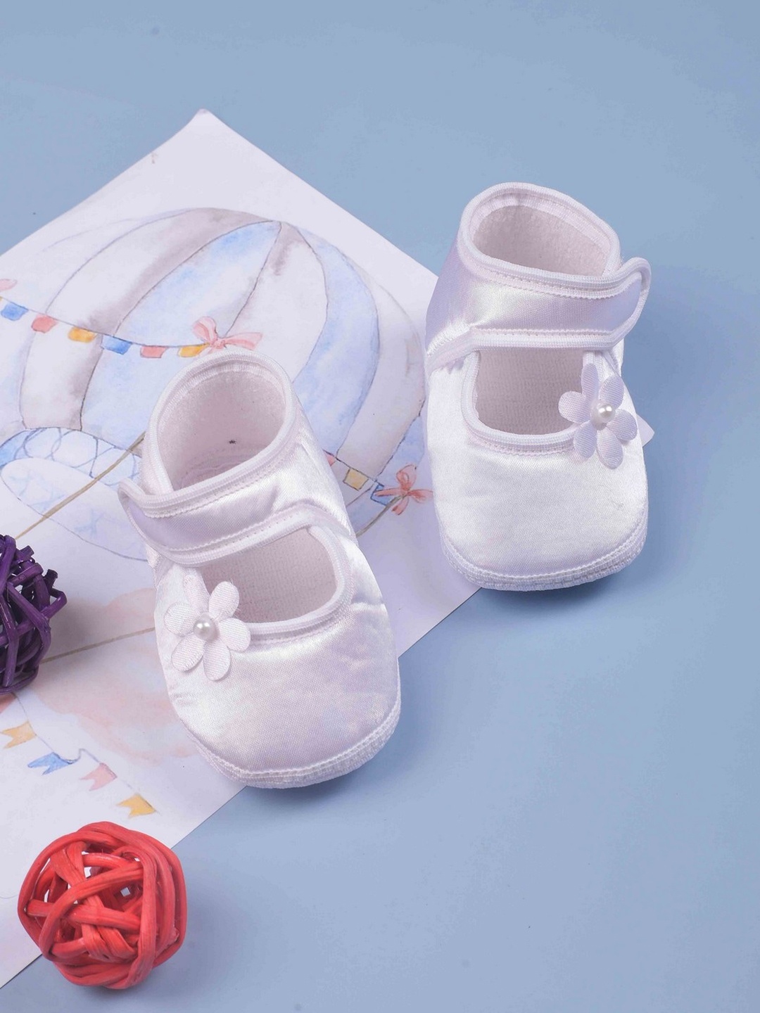 

POPLINS Unisex Infant Kids White Solid Cotton Booties