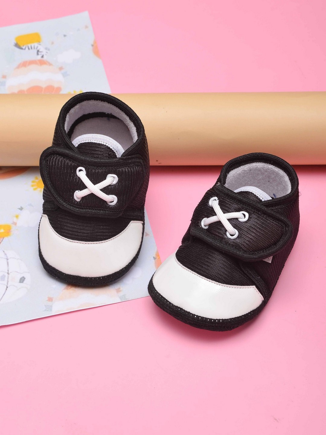 

POPLINS Unisex Infant Kids Black & White Solid Lace Cotton Booties