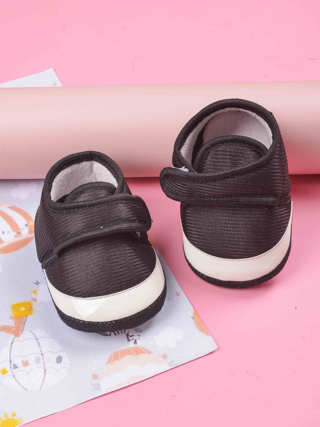 

POPLINS Unisex Infant Kids Black & White Solid Cotton Booties