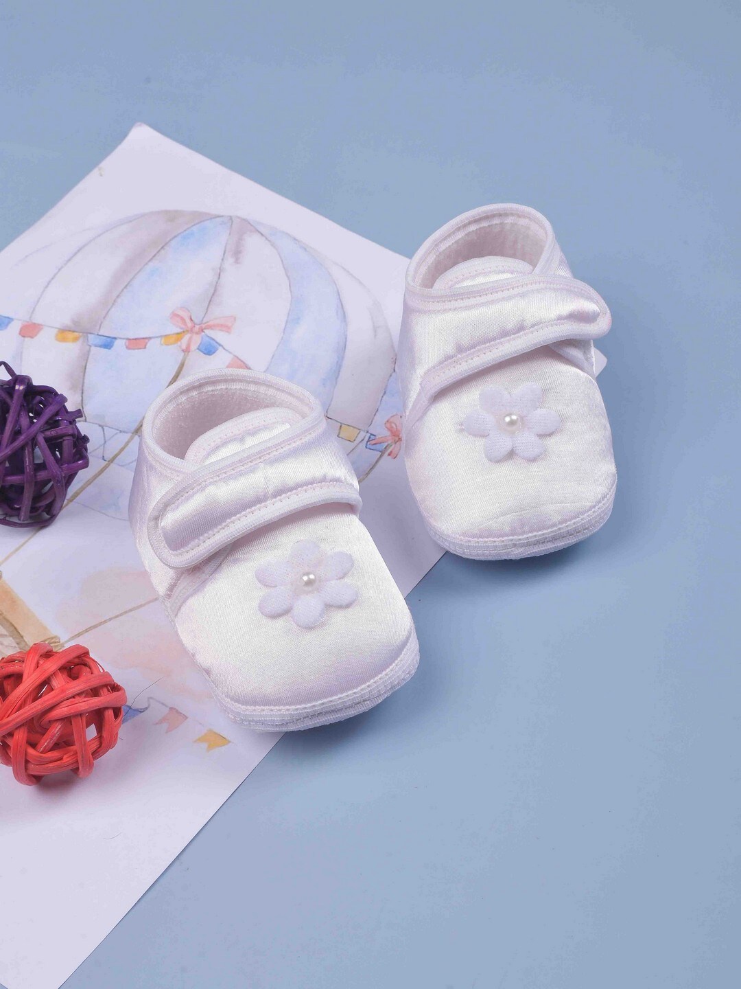 

POPLINS Infant Kids White Solid Booties