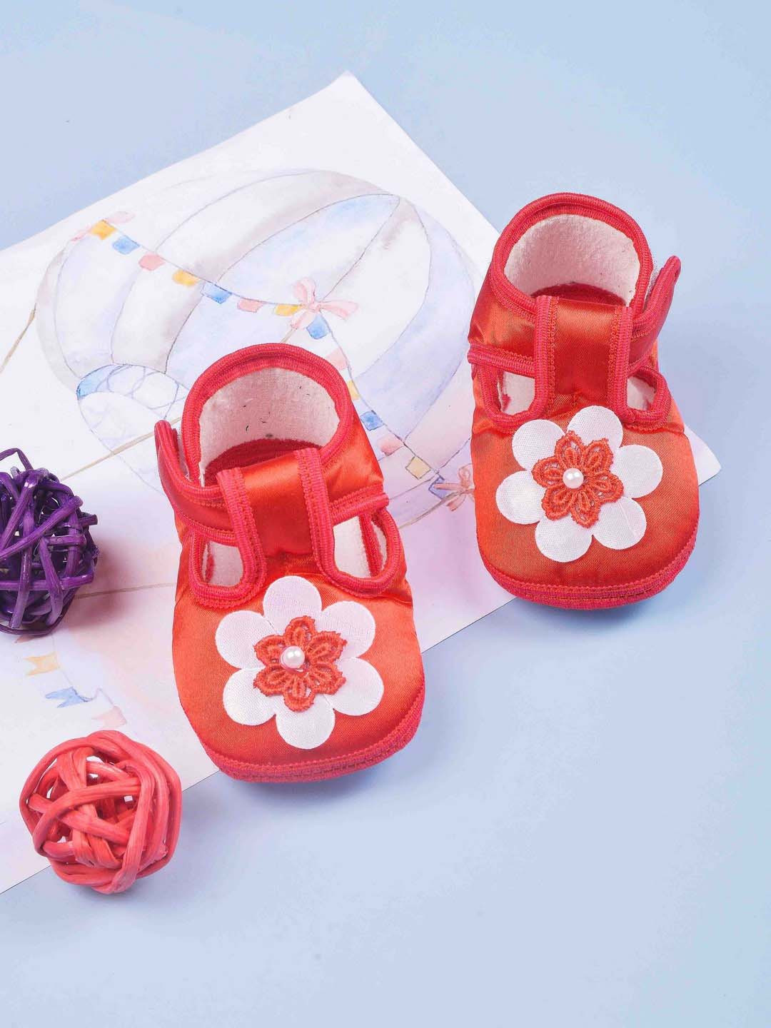 

POPLINS Unisex Infant Kids Red & White Solid Flower Cotton Booties
