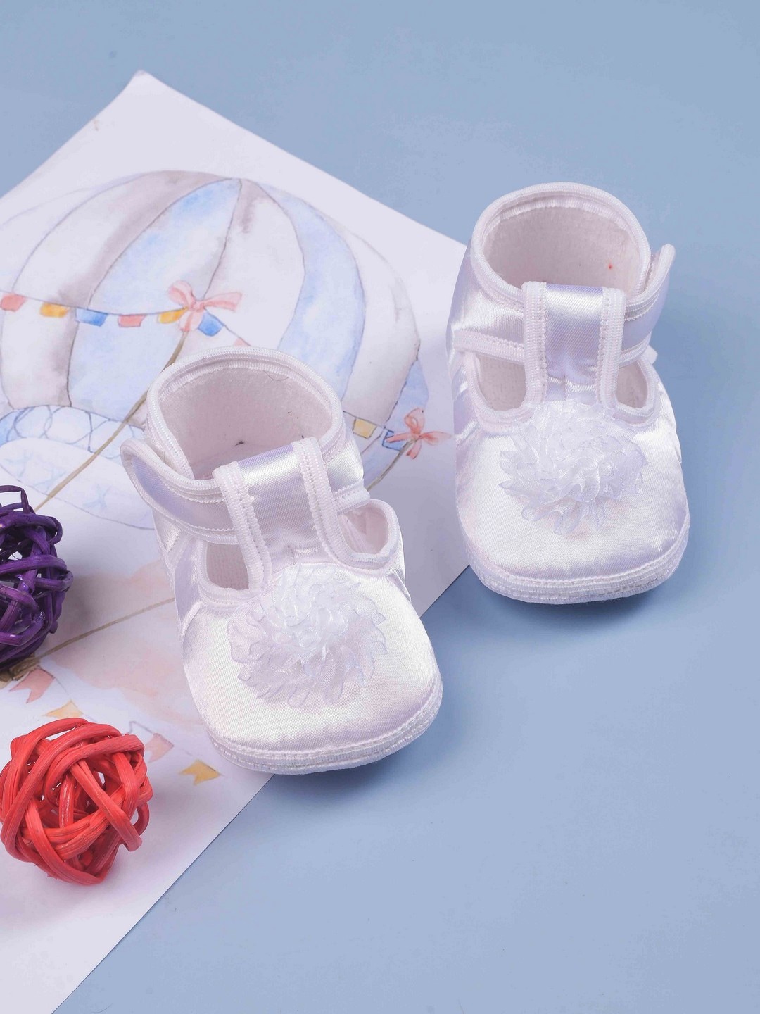 

POPLINS Unisex Infant Kids White Solid Cotton Flower Booties