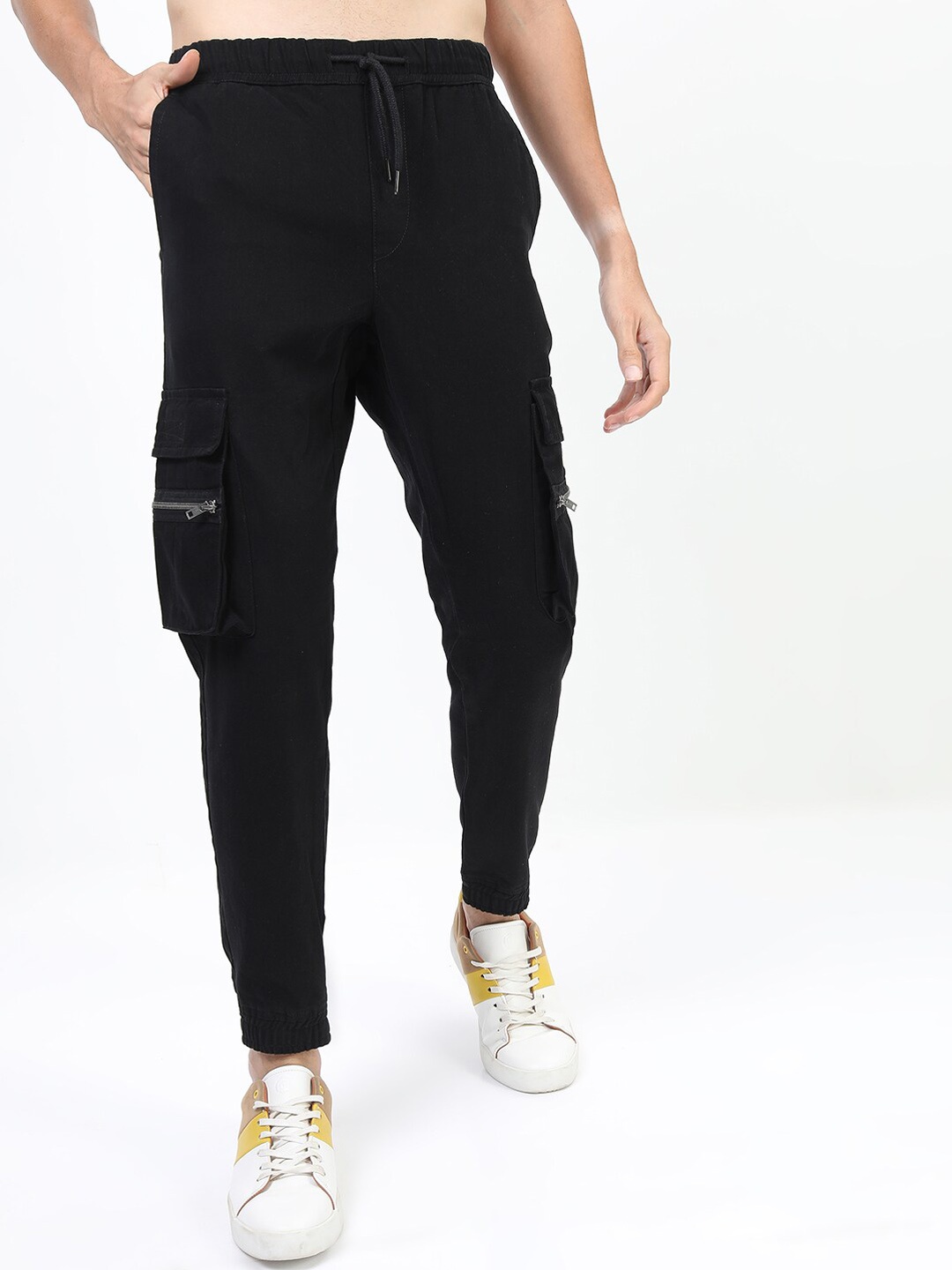 

HIGHLANDER Men Black Easy Wash Cargos Trousers
