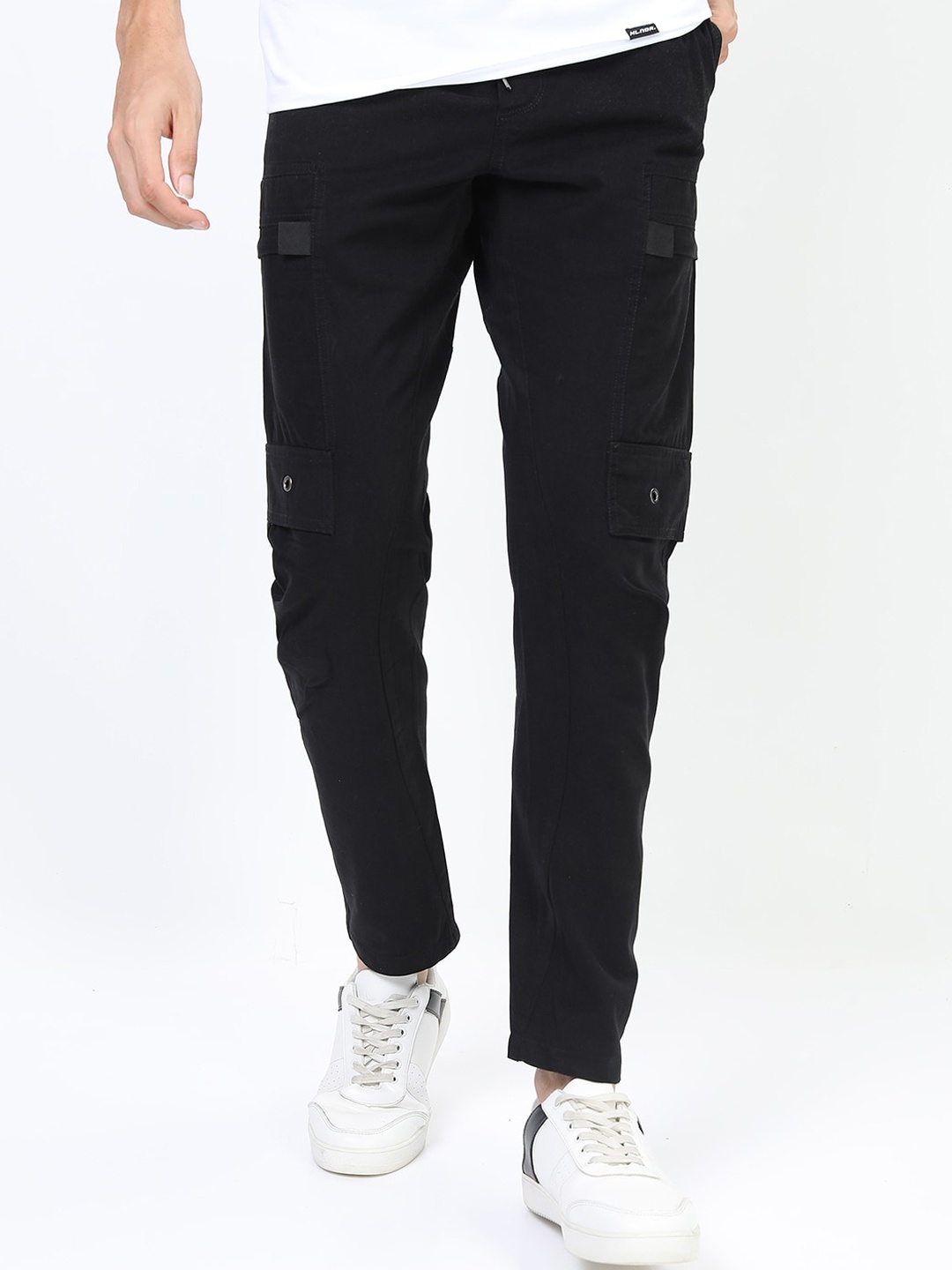 

HIGHLANDER Men Black Easy Wash Cargos Trousers