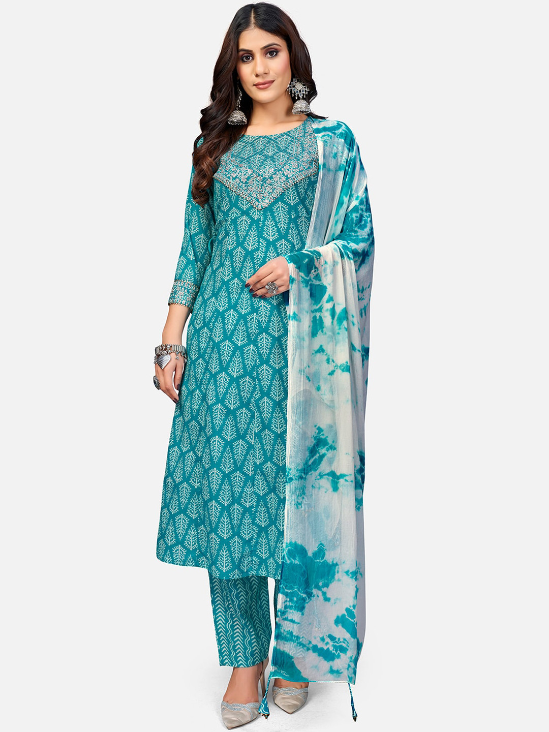

Vbuyz Women Blue Floral Printed Sequinned Pure Cotton Kurti with Trousers & With Dupatta