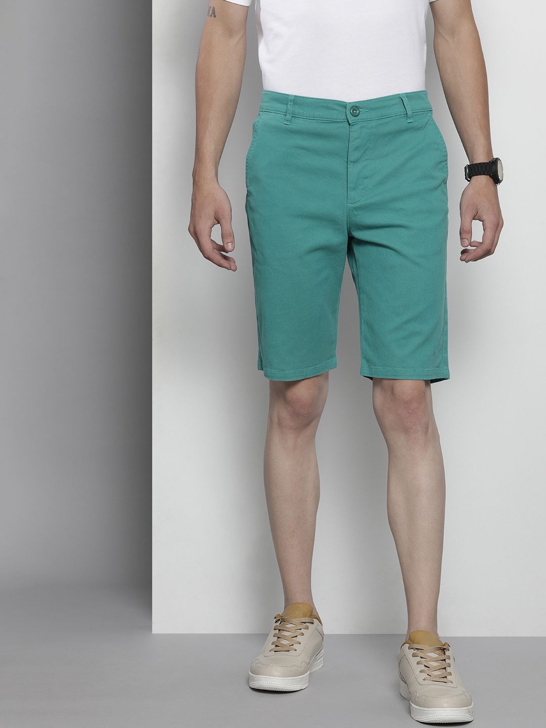

The Indian Garage Co Men Sea Green Woven Shorts