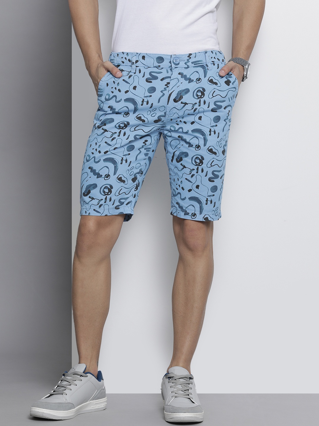 

The Indian Garage Co Men Blue Printed Slim Fit Cotton Chino Shorts