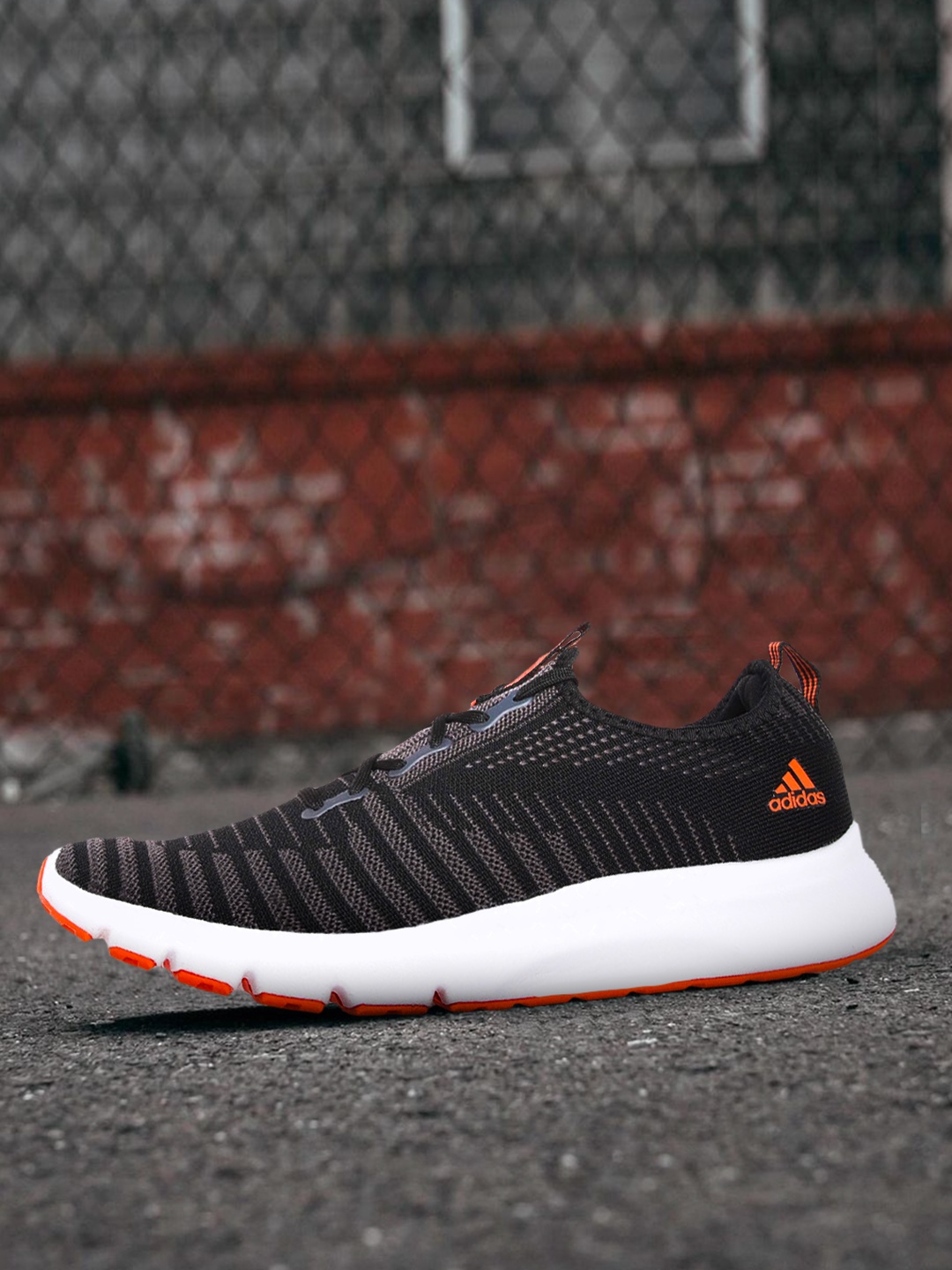 

ADIDAS Men Black & Charcoal Grey Woven Design StrutHunt Walking Shoes