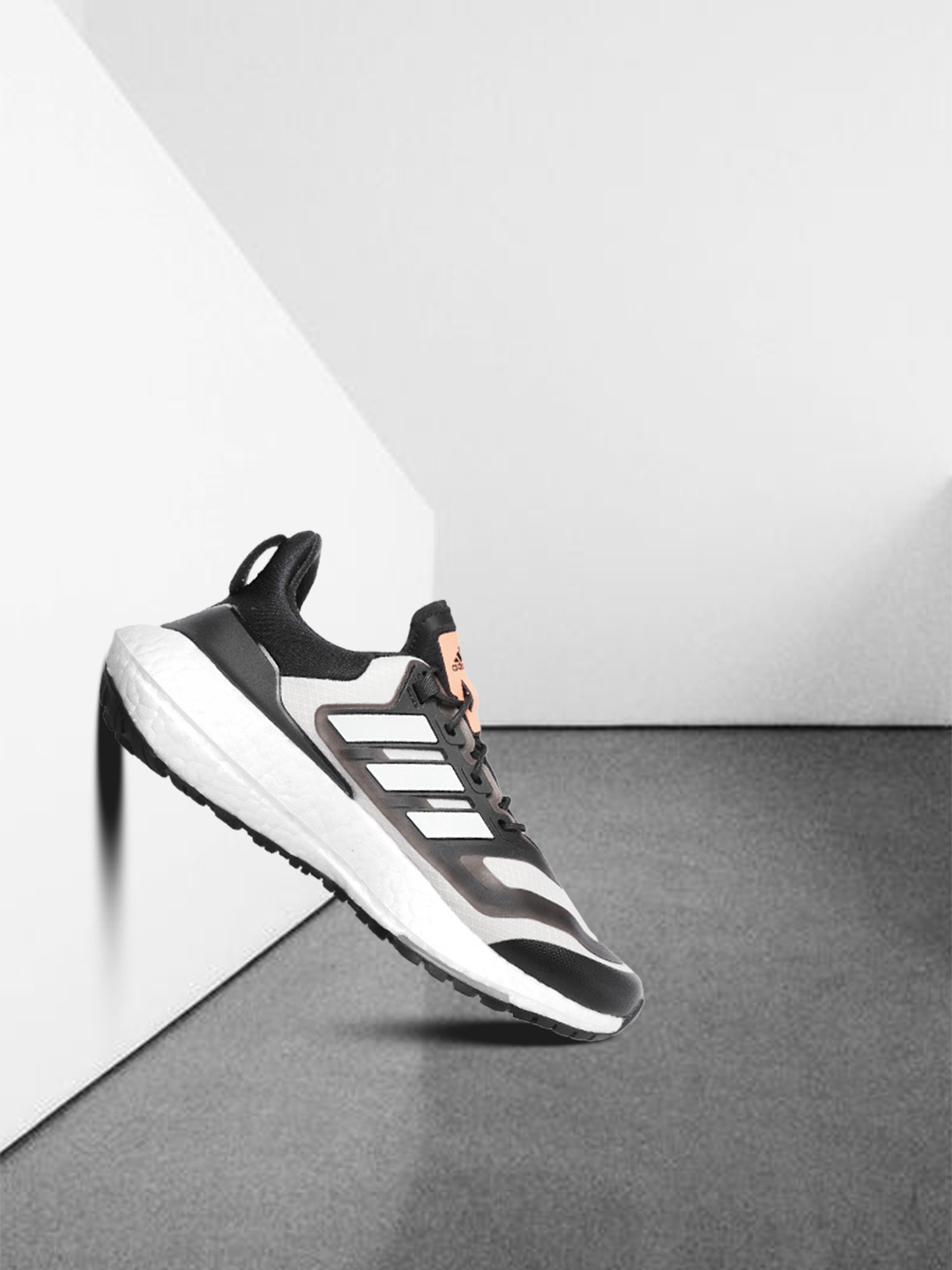 

ADIDAS Women Black & White Colourblocked Ultraboost 22 C.RDY II Running Shoes