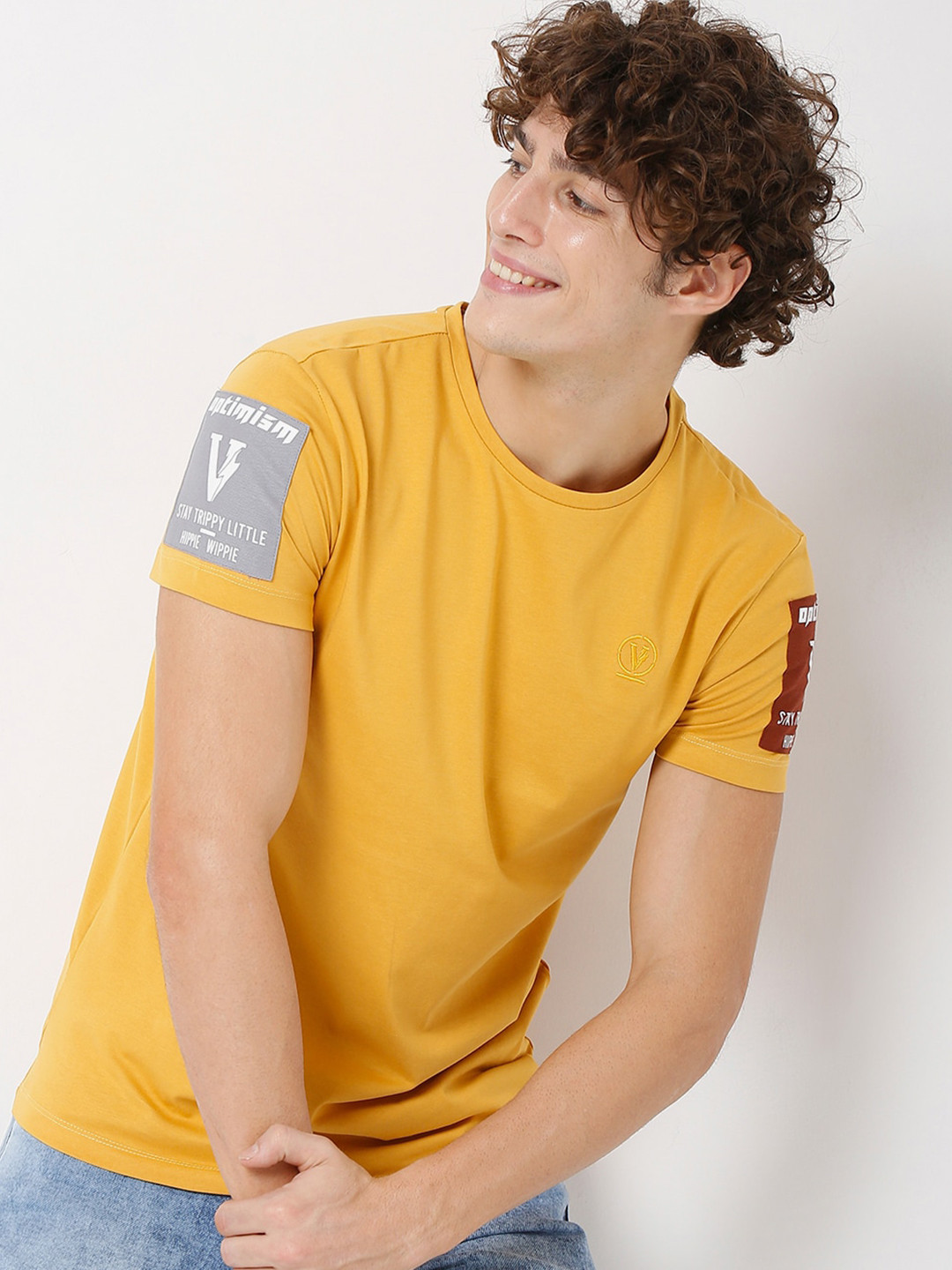 

Rex Straut Jeans Men Yellow & Grey Applique Slim Fit T-shirt