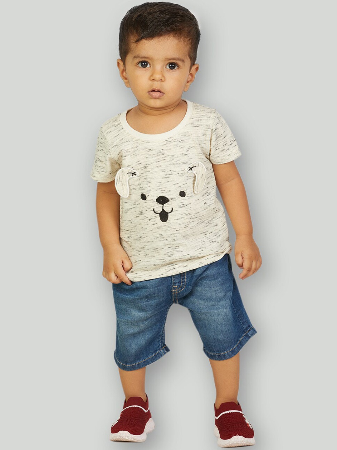 

Zalio Boys White & Blue Printed T-shirt with Shorts