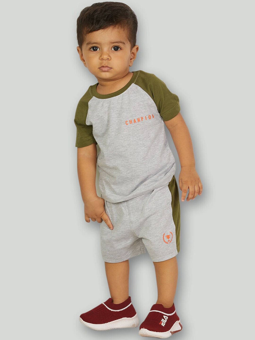 

Zalio Boys Grey & Olive Green Printed Cotton Clothing Set