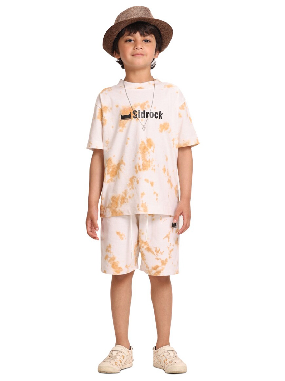 

SIDROCK Boys White & Yellow Printed T-shirt with Shorts