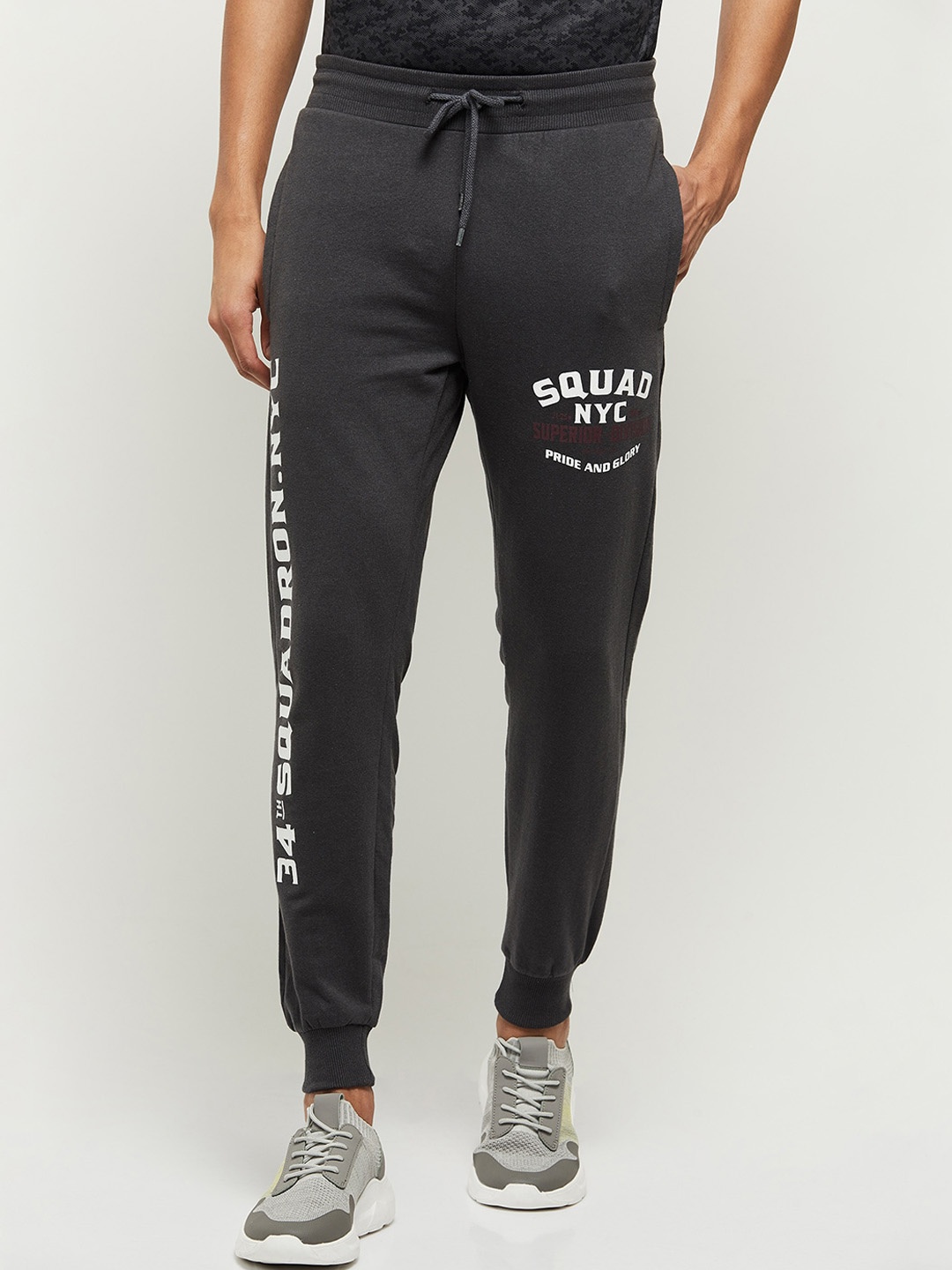 

max Men Grey Solid Joggers