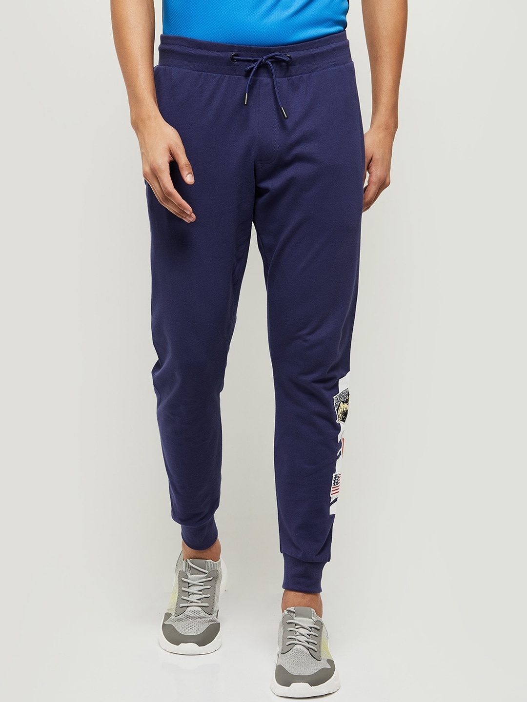

max Men Navy Blue Solid Joggers