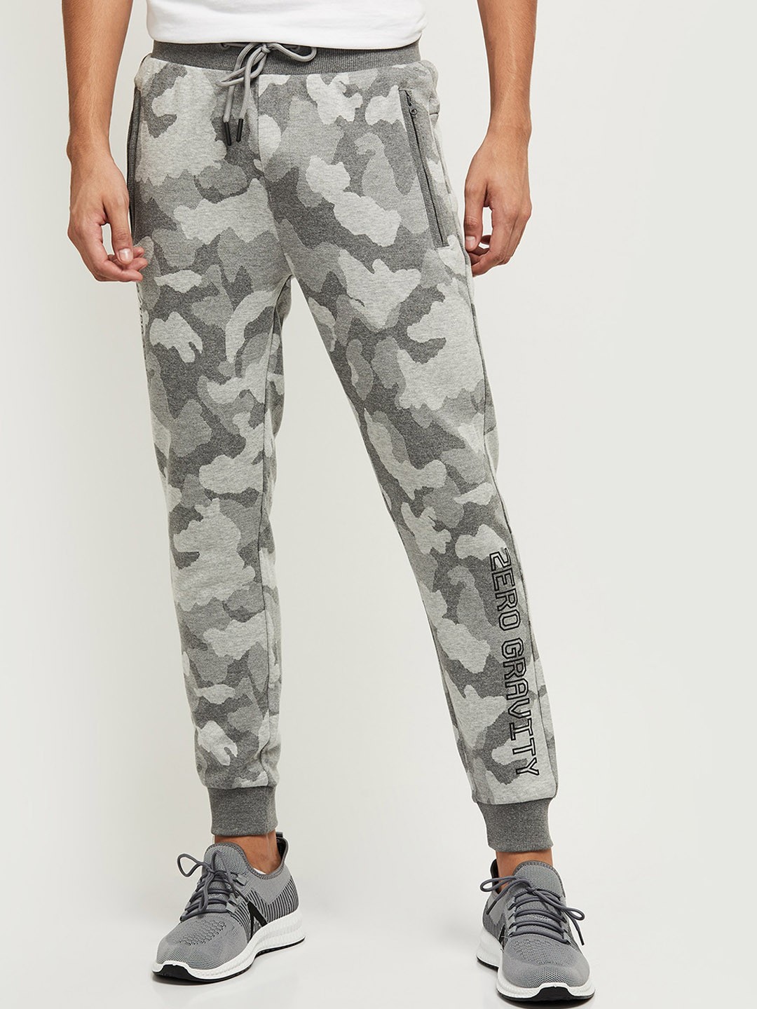 

max Men Grey Printed Joggers
