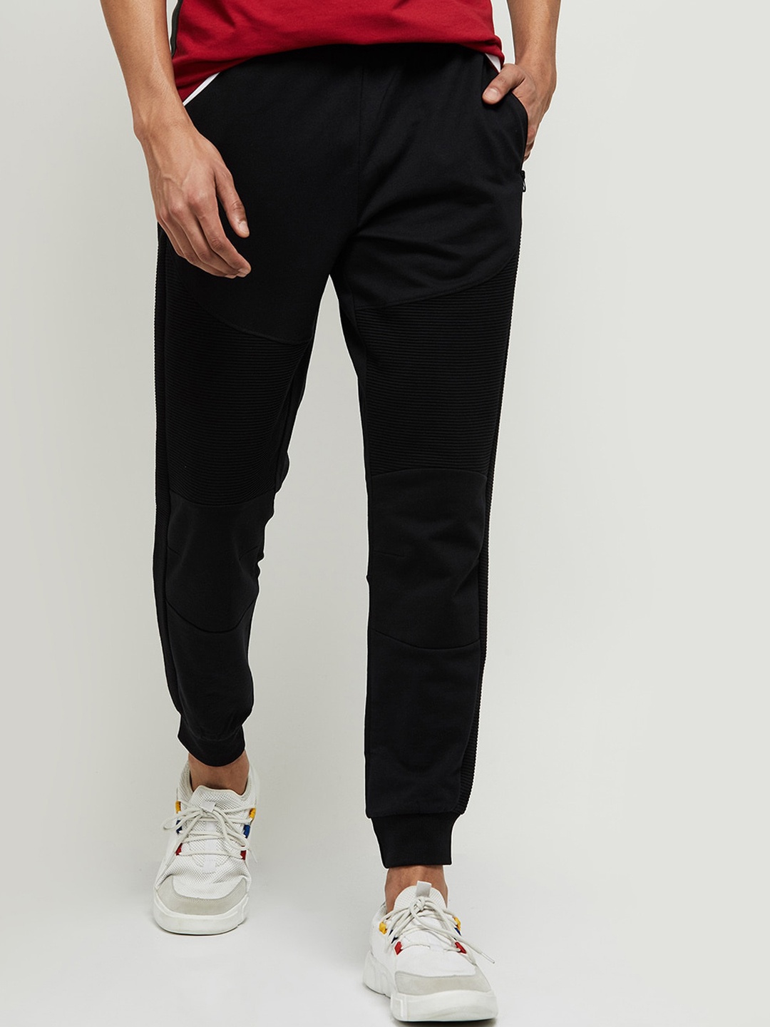 

max Men Black Solid Joggers