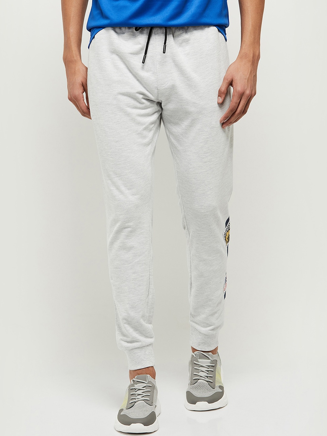 

max Men White Solid Joggers