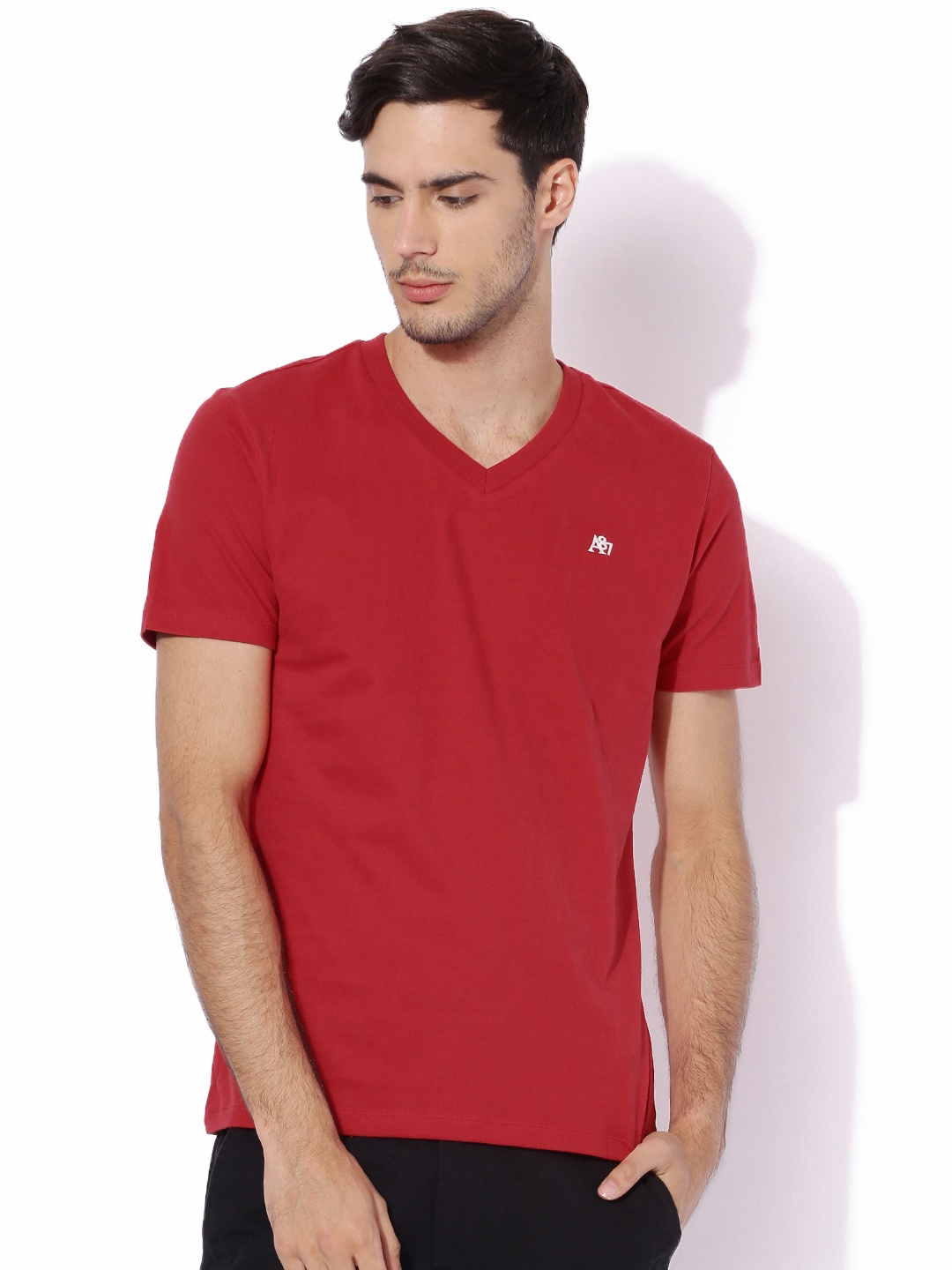 

Aeropostale Men Red Solid Pure Cotton T-shirt